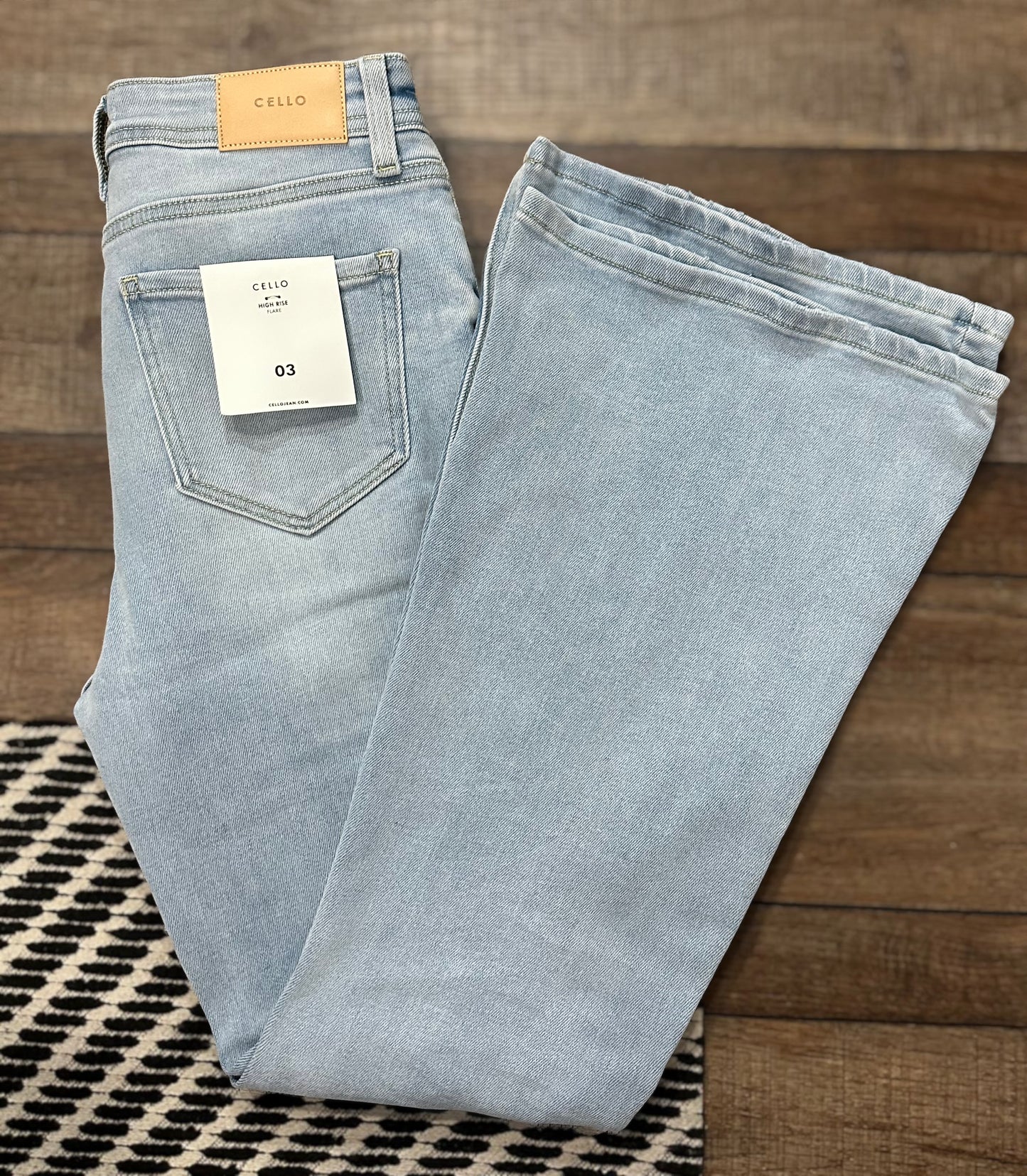 Cello PETITE Light Flares