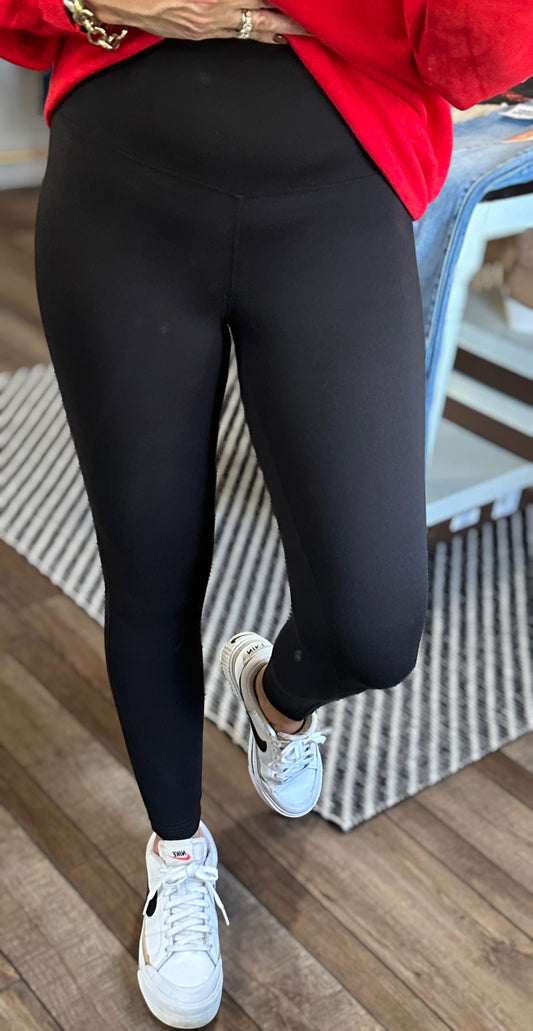 Jet Set Everyday Leggings in Black