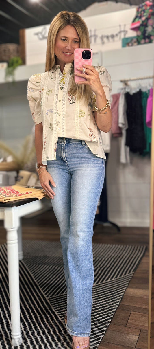Risen Bootcut Jeans in Light